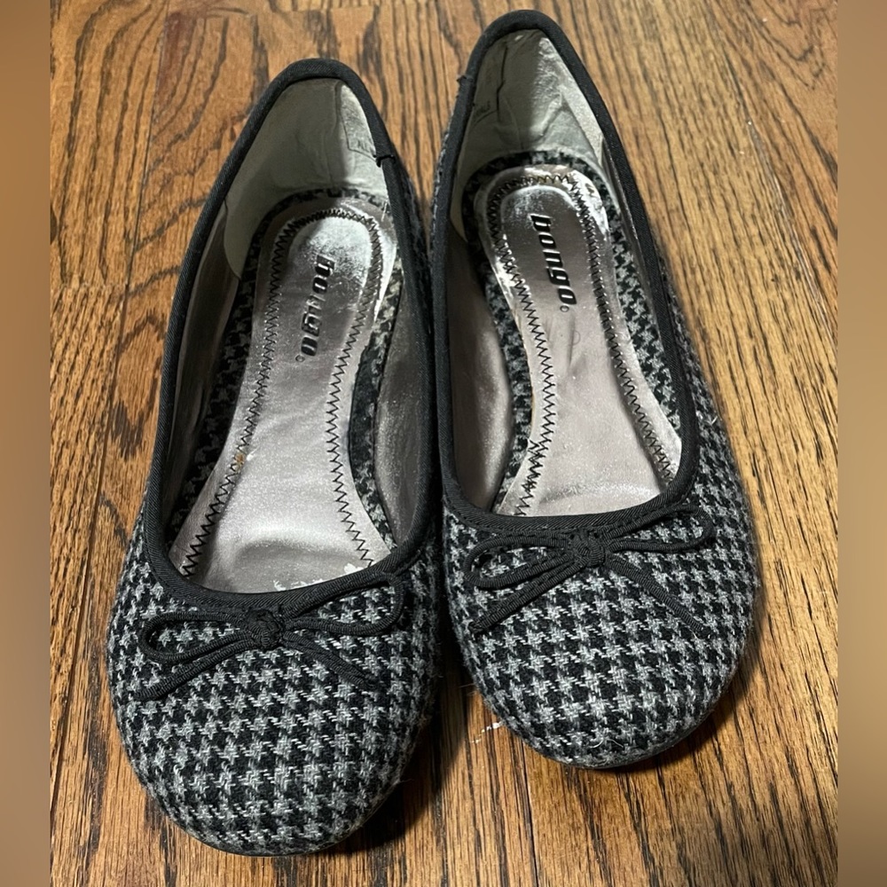 Grey & black houndstooth ballet flats, slight wedge heel, size 8